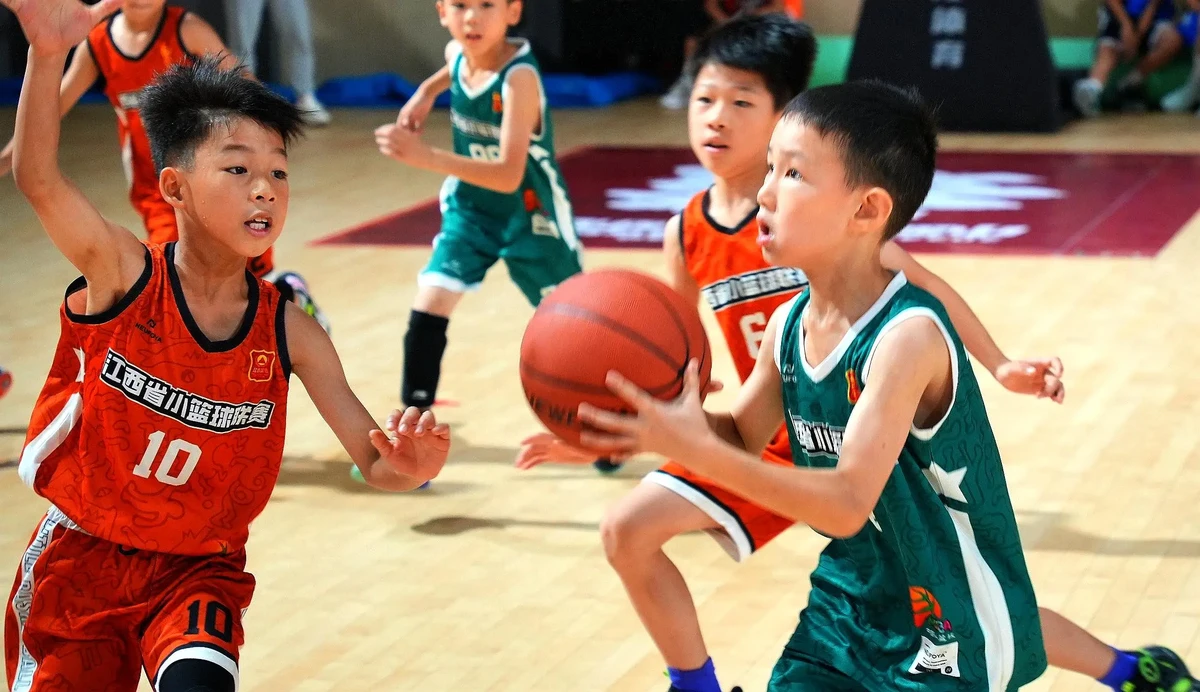 儿童篮球学员如何追赶大孩子的水平?